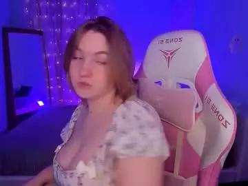 lovelyy_julia from Chaturbate is Freechat