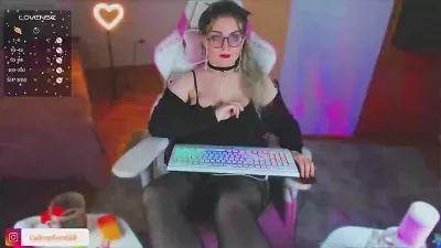 Mad beauty - checkout our excited streamers as they tease to their beloved melodies and slowly squirt for enjoyment to appease your wildest wishes.