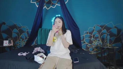 ariimoon from Cherry is Freechat