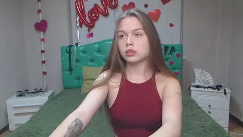 larapika from Cherry is Freechat