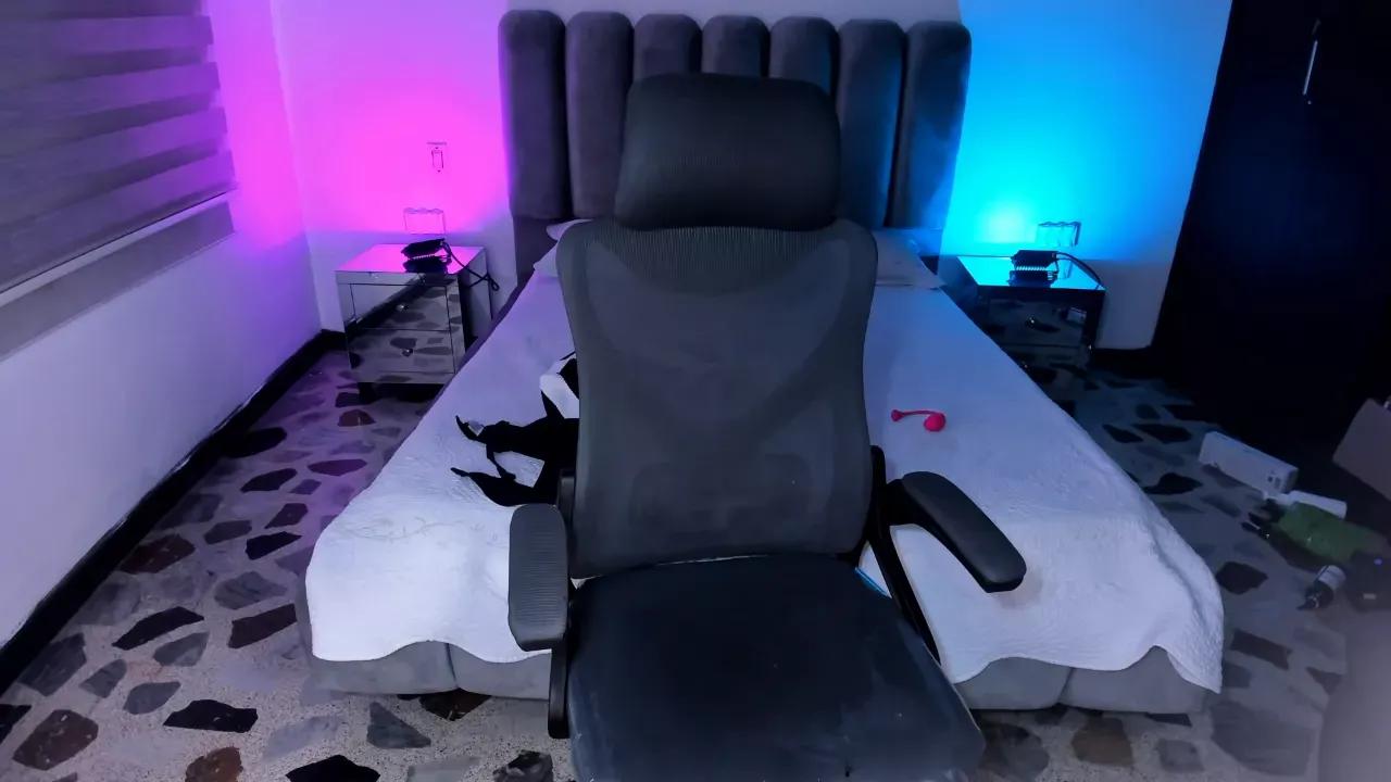 Mad beauty - checkout our excited streamers as they tease to their beloved melodies and slowly squirt for enjoyment to appease your wildest wishes.