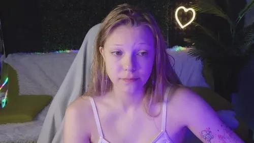 miawhisper from Cherry is Freechat