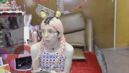 Mad beauty - checkout our excited streamers as they tease to their beloved melodies and slowly squirt for enjoyment to appease your wildest wishes.