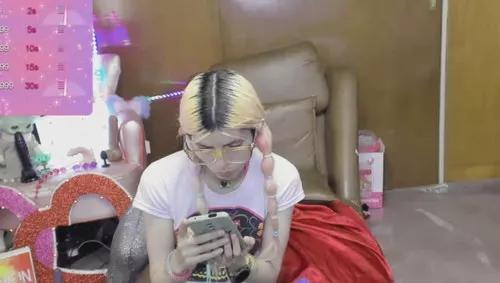 Mad beauty - checkout our excited streamers as they tease to their beloved melodies and slowly squirt for enjoyment to appease your wildest wishes.