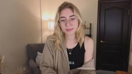 tinabrow from Cherry is Freechat