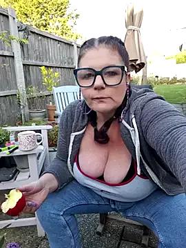 420Curvybabe from StripChat is Freechat