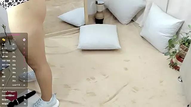 Mad beauty - checkout our excited streamers as they tease to their beloved melodies and slowly squirt for enjoyment to appease your wildest wishes.