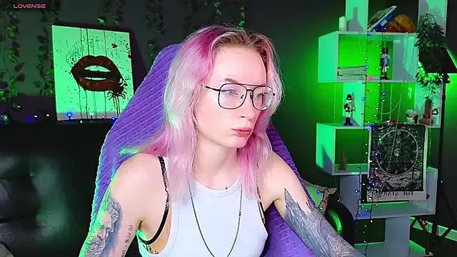 Mad beauty - checkout our excited streamers as they tease to their beloved melodies and slowly squirt for enjoyment to appease your wildest wishes.