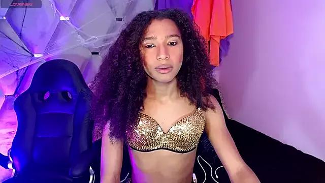 _IsabellaRousse from StripChat is Freechat