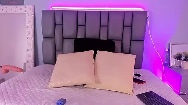 Mad beauty - checkout our excited streamers as they tease to their beloved melodies and slowly squirt for enjoyment to appease your wildest wishes.