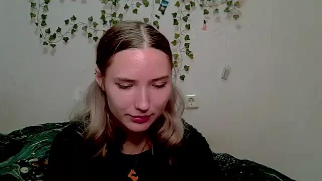 _kikiclark__ from StripChat is Freechat