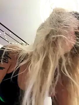 _Kiss_me_hard_ from StripChat is Freechat