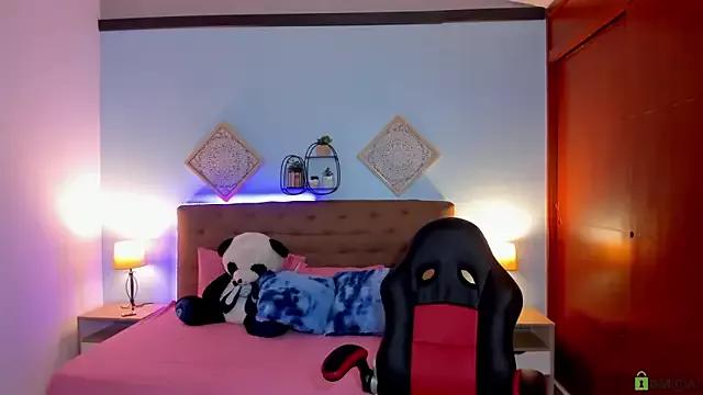 Mad beauty - checkout our excited streamers as they tease to their beloved melodies and slowly squirt for enjoyment to appease your wildest wishes.