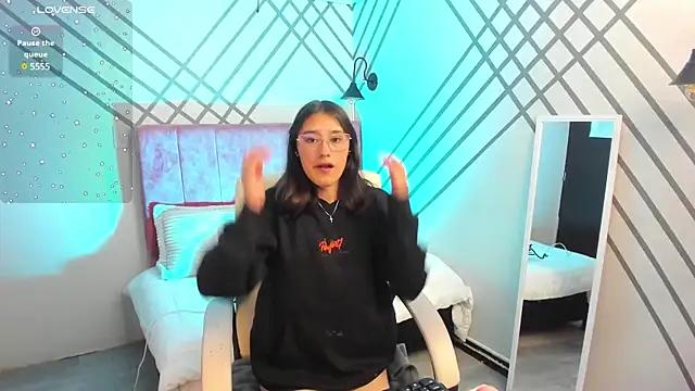 Mad beauty - checkout our excited streamers as they tease to their beloved melodies and slowly squirt for enjoyment to appease your wildest wishes.