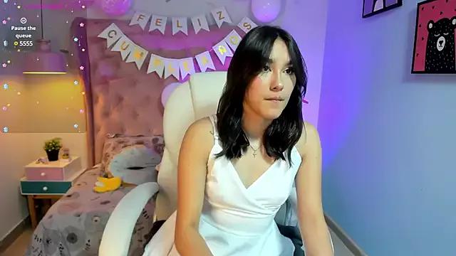 _Sophie__miller from StripChat is Freechat