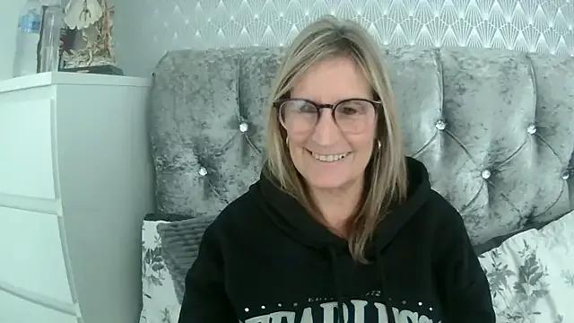 Additive_Mature_Linda from StripChat is Freechat