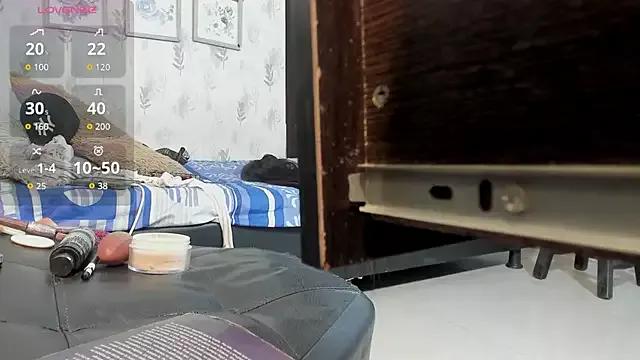 Mad beauty - checkout our excited streamers as they tease to their beloved melodies and slowly squirt for enjoyment to appease your wildest wishes.