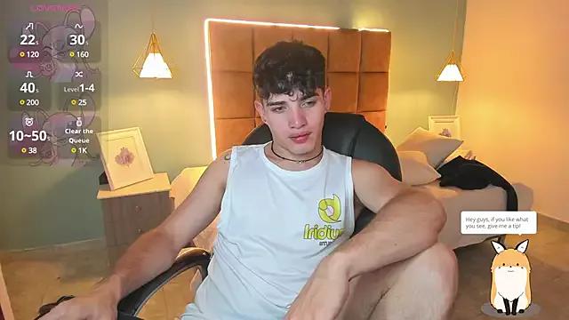 AlejooTwink from StripChat is Freechat