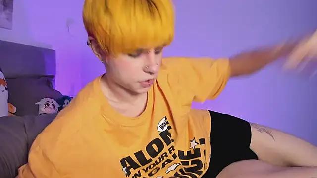 Mad beauty - checkout our excited streamers as they tease to their beloved melodies and slowly squirt for enjoyment to appease your wildest wishes.