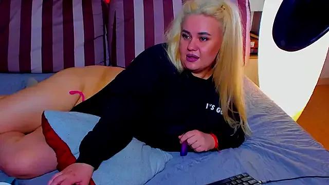AlexaVibesGood from StripChat is Freechat