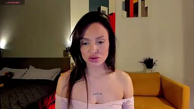 AlexsaRayw from StripChat is Freechat