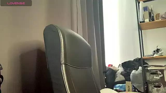 aliatorres from StripChat is Freechat