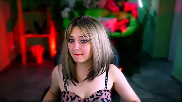 AliceDayvis from StripChat is Freechat