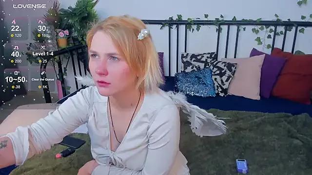 AliceMaurik from StripChat is Freechat