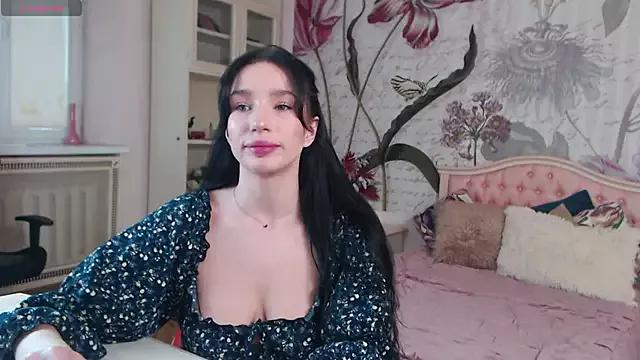 AliciaBow from StripChat is Freechat