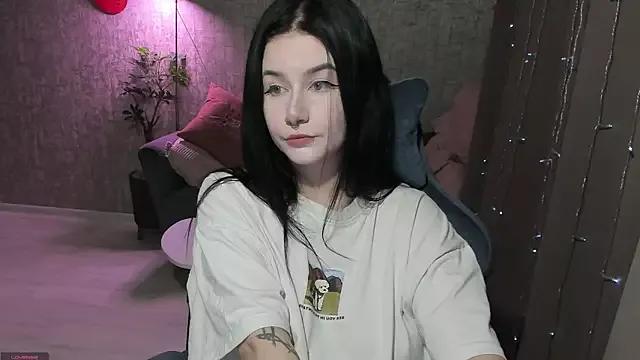 AlinaGreeeen from StripChat is Freechat