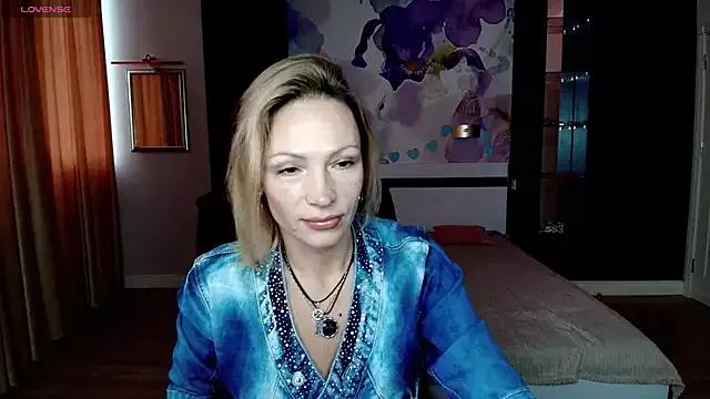 AlinaMoor from StripChat is Freechat