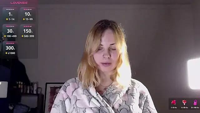 Alismoona from StripChat is Freechat