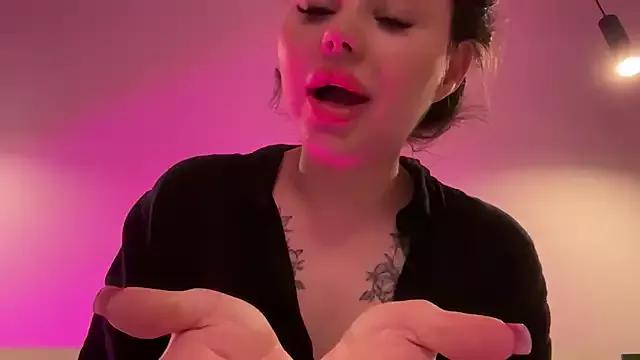 AlmaryKim from StripChat is Freechat