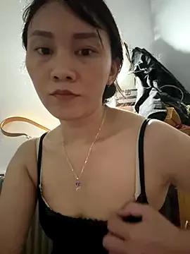 Almond-cute from StripChat is Freechat