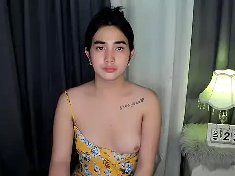 Mad beauty - checkout our excited streamers as they tease to their beloved melodies and slowly squirt for enjoyment to appease your wildest wishes.