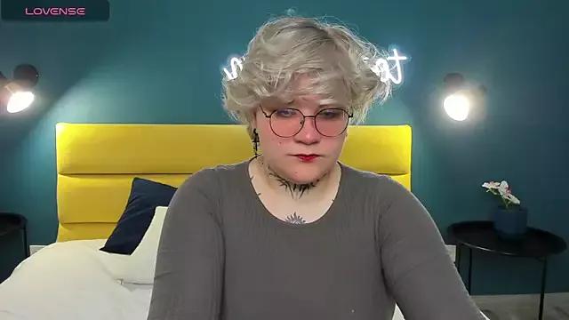 Mad beauty - checkout our excited streamers as they tease to their beloved melodies and slowly squirt for enjoyment to appease your wildest wishes.