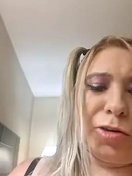 Amandalovebaby from StripChat is Freechat