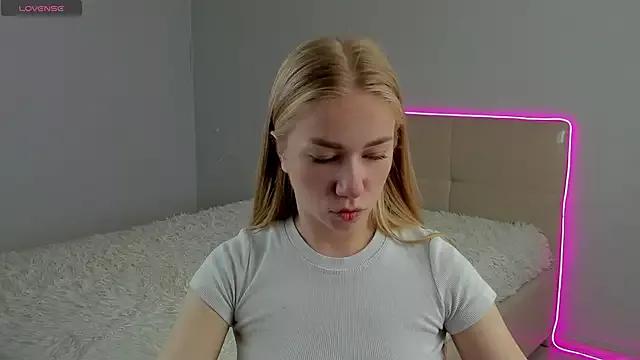 AmberArt from StripChat is Freechat