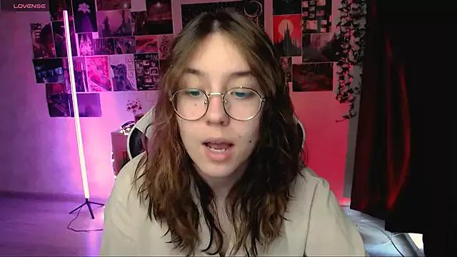 Mad beauty - checkout our excited streamers as they tease to their beloved melodies and slowly squirt for enjoyment to appease your wildest wishes.