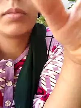 AMiRA-89 from StripChat is Freechat
