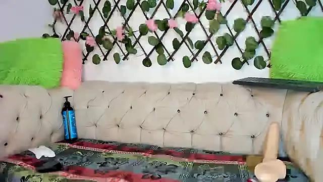 Mad beauty - checkout our excited streamers as they tease to their beloved melodies and slowly squirt for enjoyment to appease your wildest wishes.