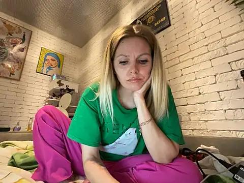 Angel_girllovemy from StripChat is Freechat