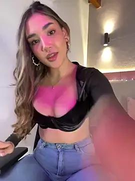 AniiRose from StripChat is Freechat