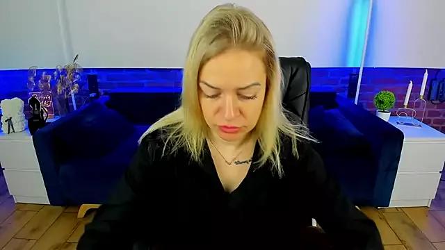 Anna_Snows from StripChat is Freechat