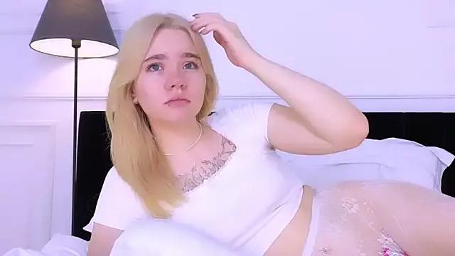 Mad beauty - checkout our excited streamers as they tease to their beloved melodies and slowly squirt for enjoyment to appease your wildest wishes.