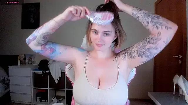 AnnaRoading from StripChat is Freechat