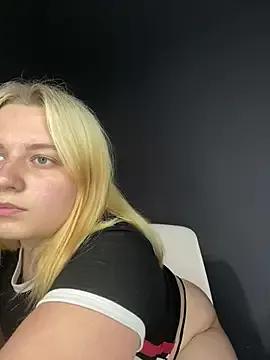 AnnaWoodly from StripChat is Freechat