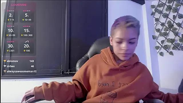 Anny_Kiitty from StripChat is Freechat