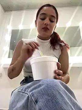 Ari_Baker from StripChat is Freechat