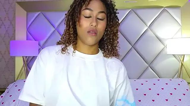 ArianaLewiis from StripChat is Freechat